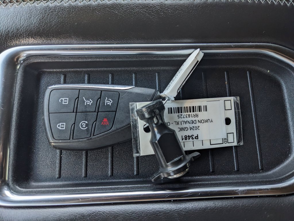 Used 2024 GMC Yukon XL Denali image 35