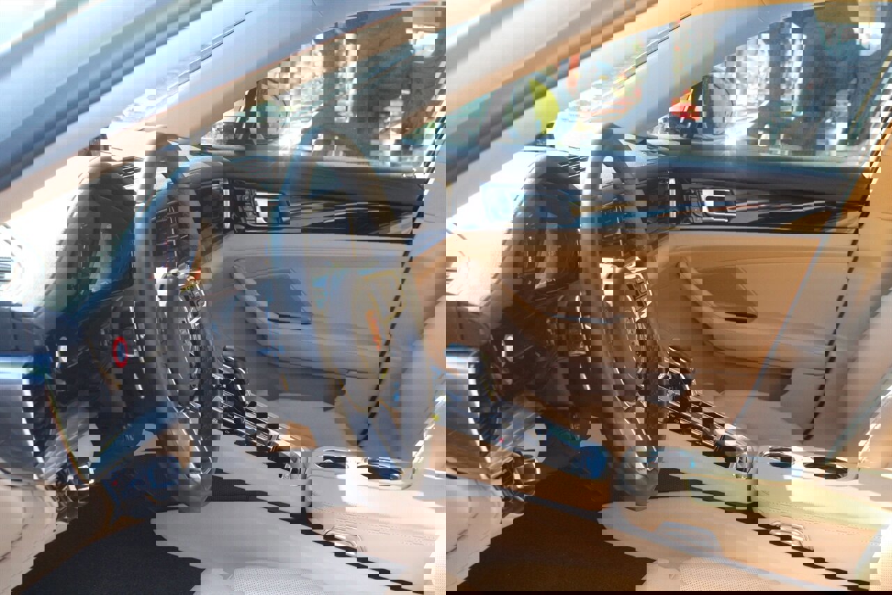 Used 2018 Porsche Panamera 4 image 19