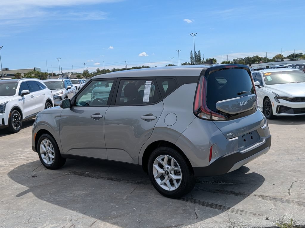 Certified 2025 Kia Soul LX w/ LX Technology Package FWD image 6