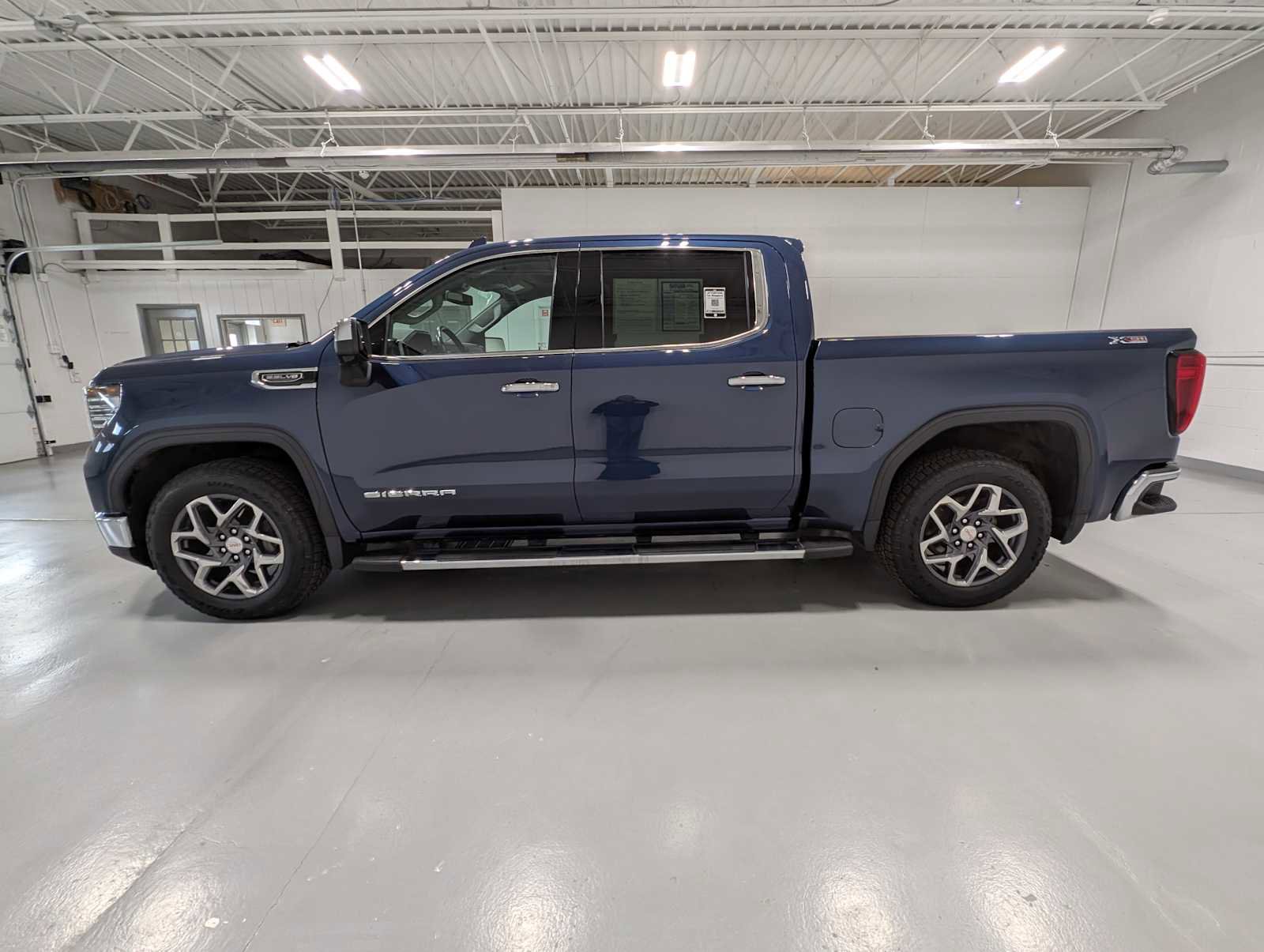 Certified 2022 GMC Sierra 1500 SLT AWD/4WD image 11