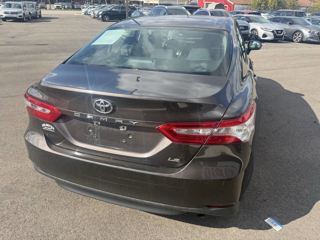 Used 2018 Toyota Camry LE image 8