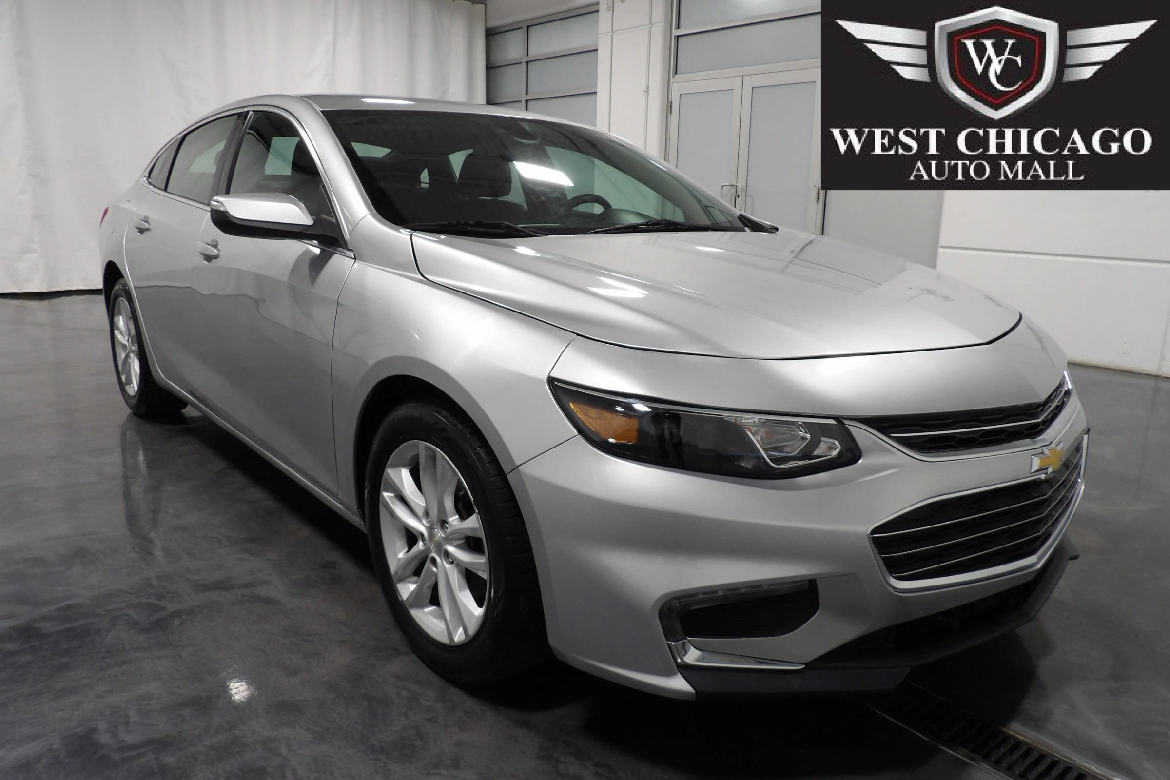 Used 2018 Chevrolet Malibu LT FWD image 1