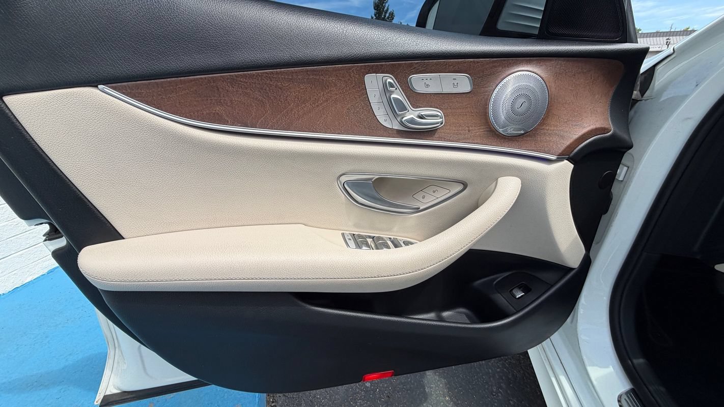 Used 2017 Mercedes-Benz E 300 4MATIC image 9