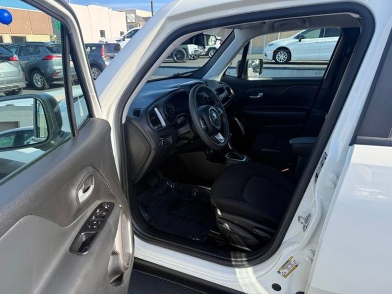 Used 2023 Jeep Renegade Latitude AWD/4WD image 9