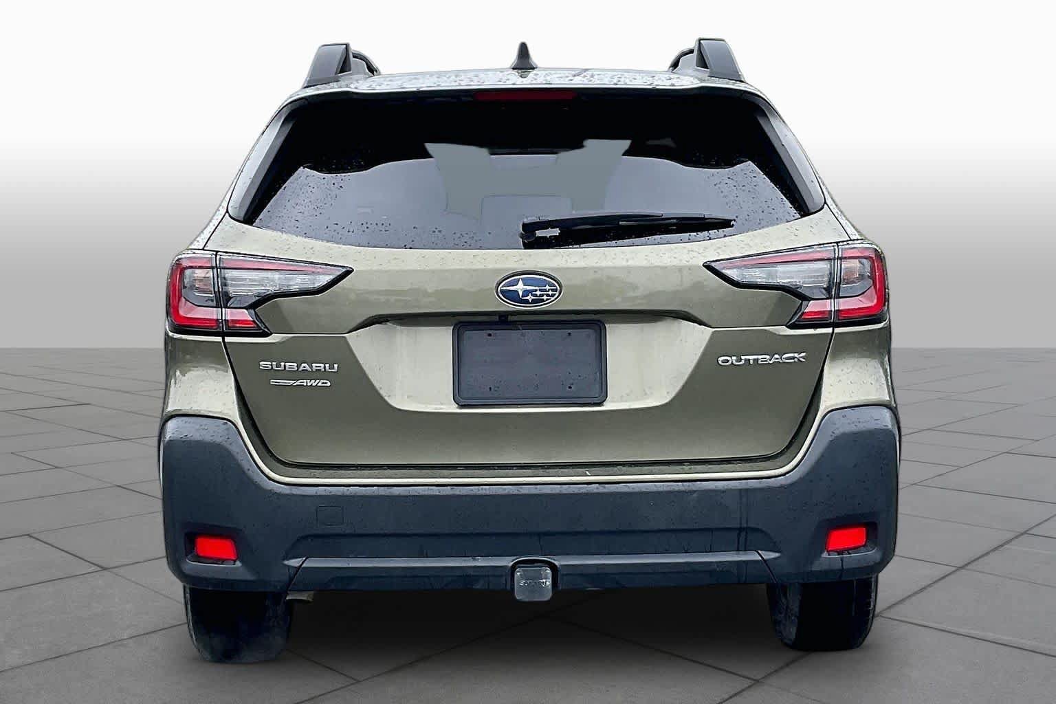 Used 2023 Subaru Outback Premium AWD/4WD image 4