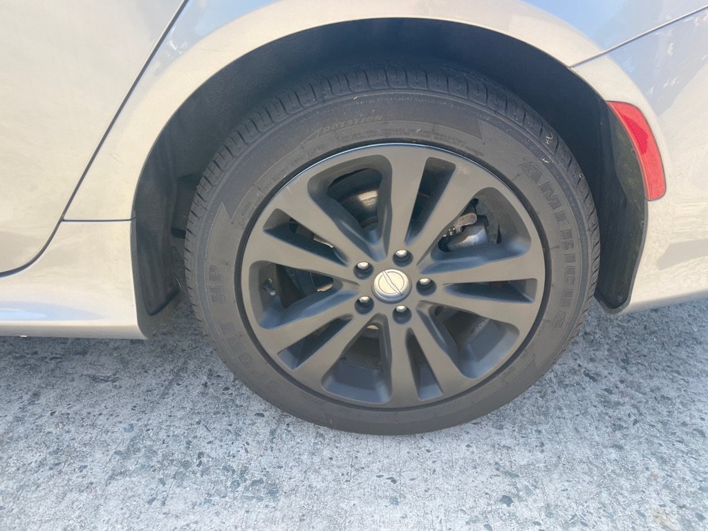 Used 2017 Chrysler 200 Limited Platinum FWD image 9