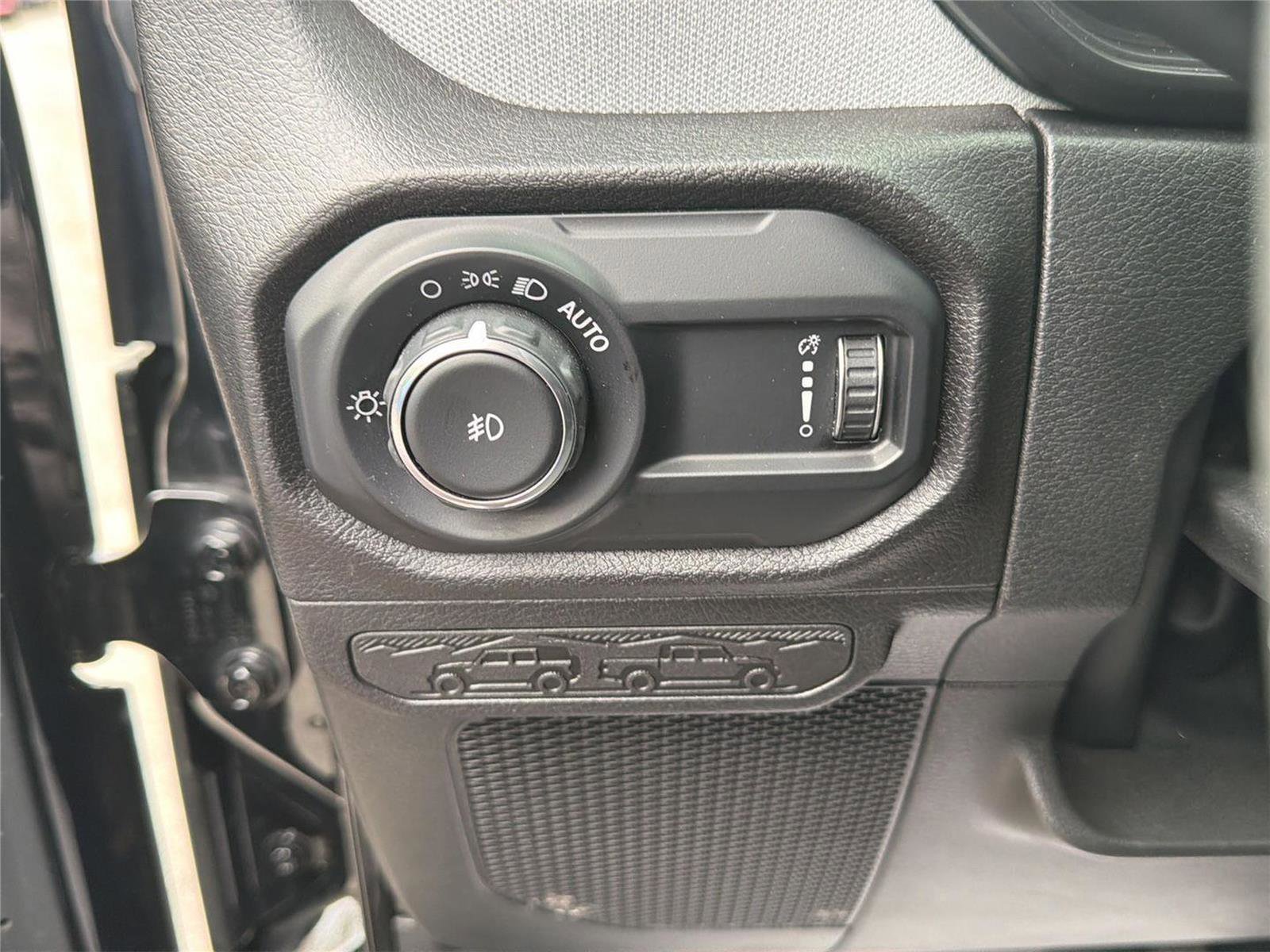 Used 2025 Jeep Wrangler Sport S AWD/4WD image 13