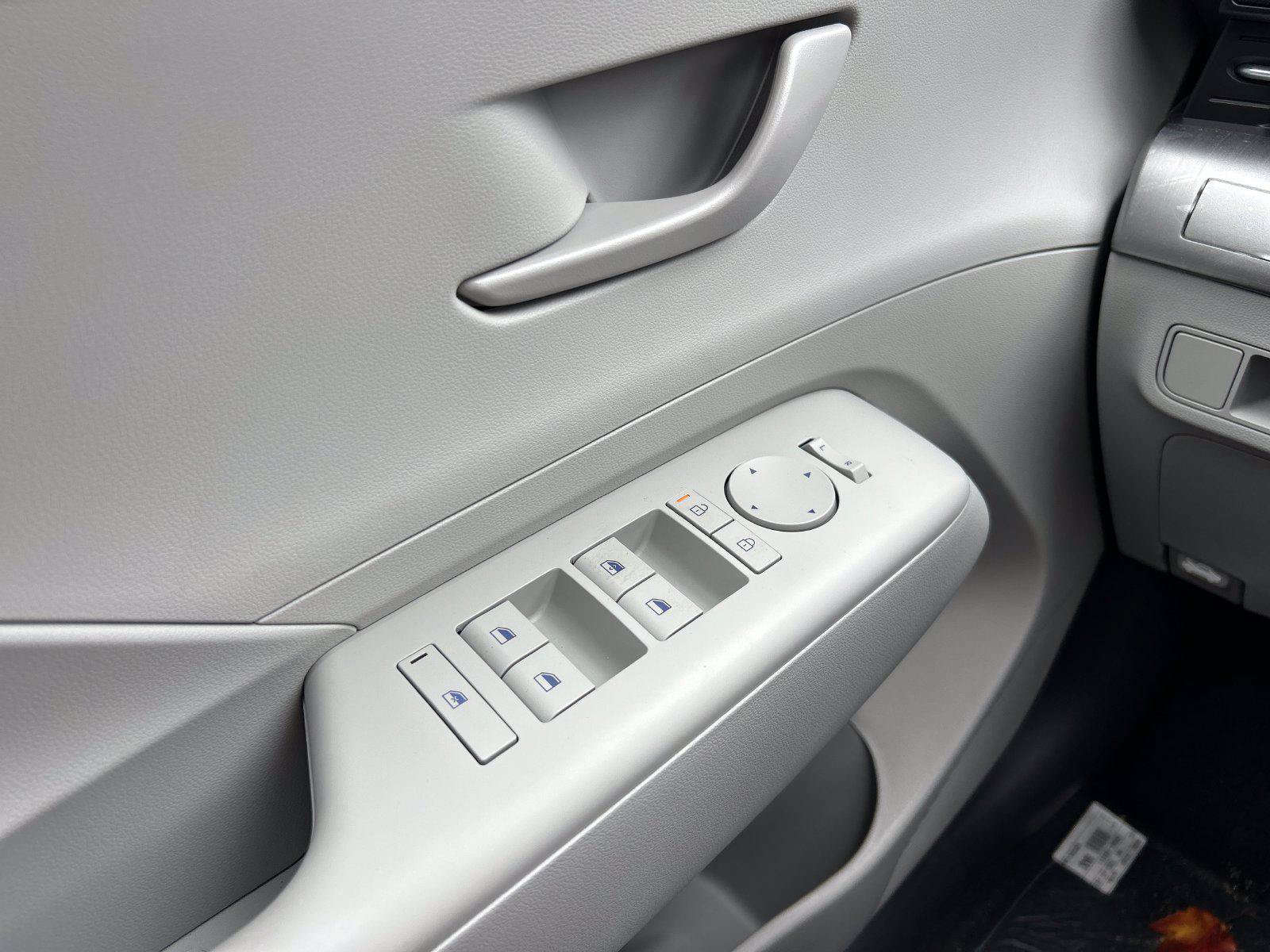 New 2027 Hyundai Kona SE AWD/4WD image 11