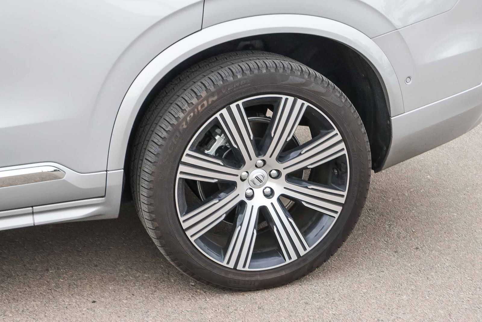 Used 2024 Volvo XC90 T8 Plus w/ Protection Package Premier AWD/4WD image 11