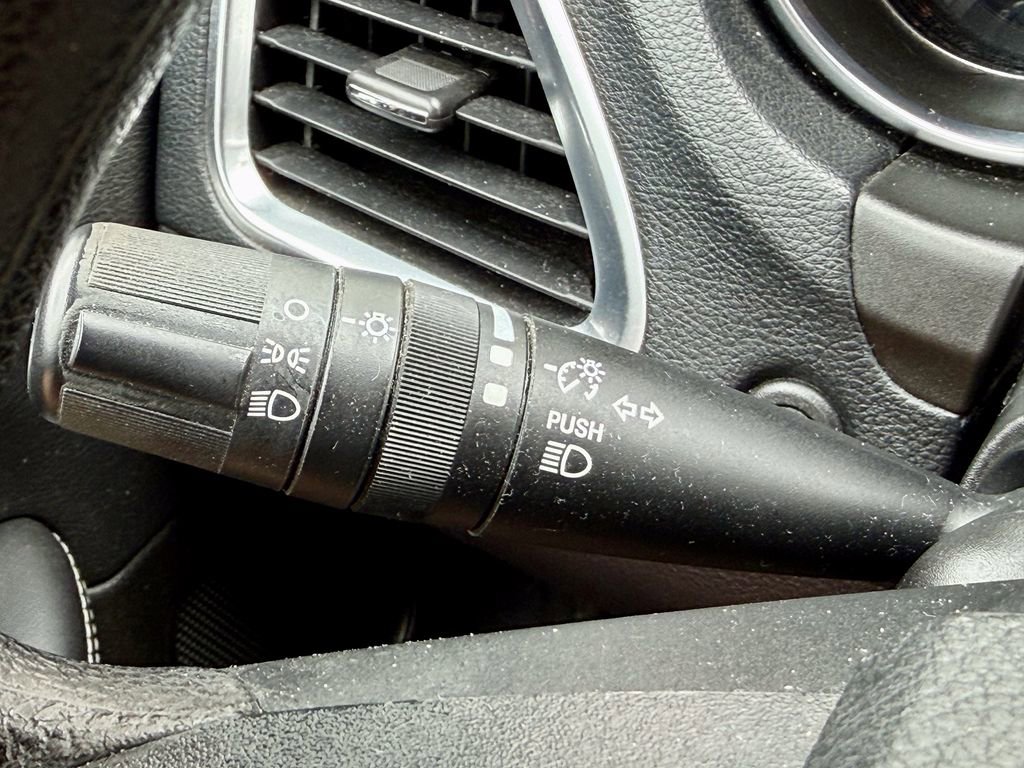 Used 2014 Dodge Avenger SE image 21