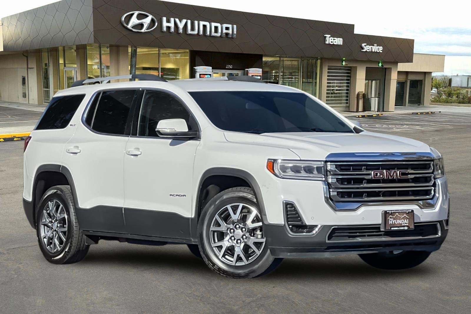 Used 2023 GMC Acadia SLT image 2