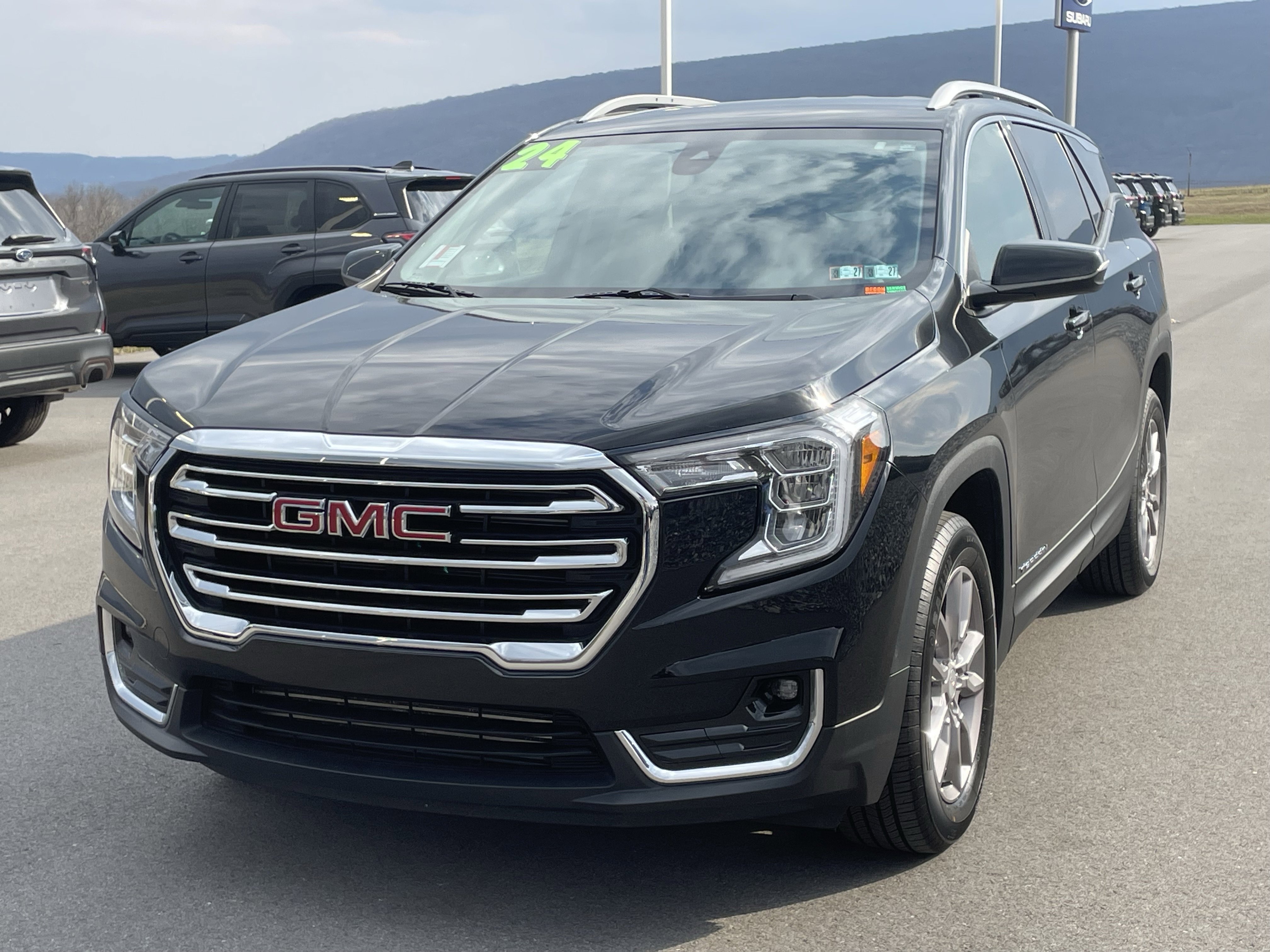Used 2024 GMC Terrain SLT image 8
