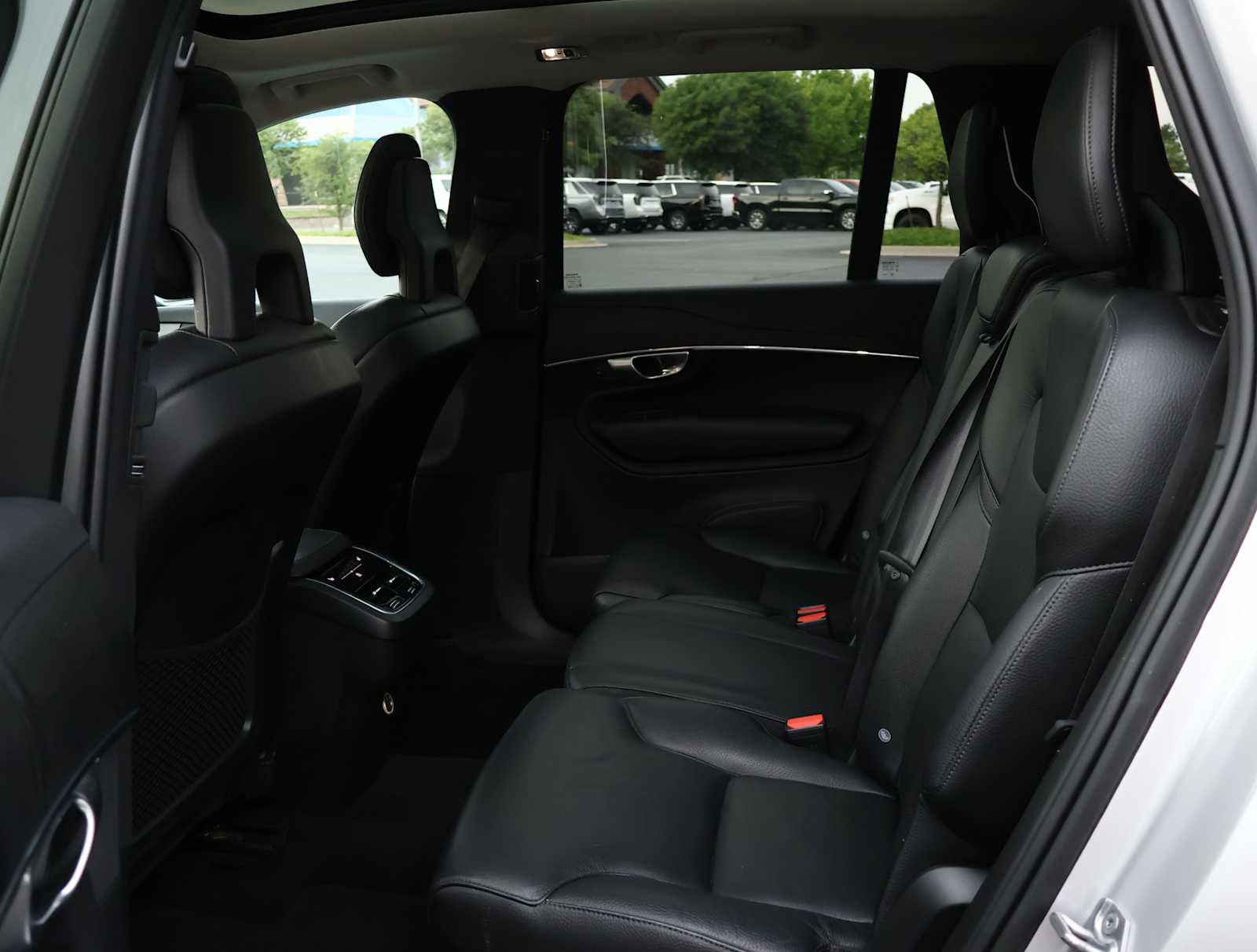 Used 2020 Volvo XC90 T6 Momentum image 25