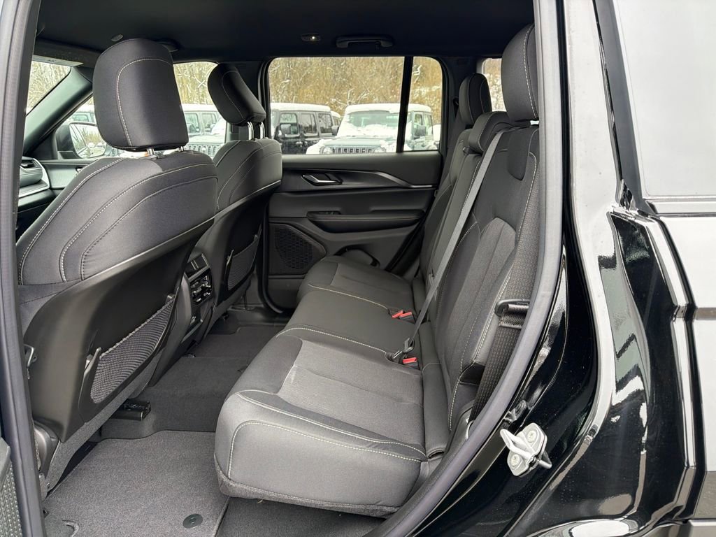 New 2025 Jeep Grand Cherokee Laredo image 23