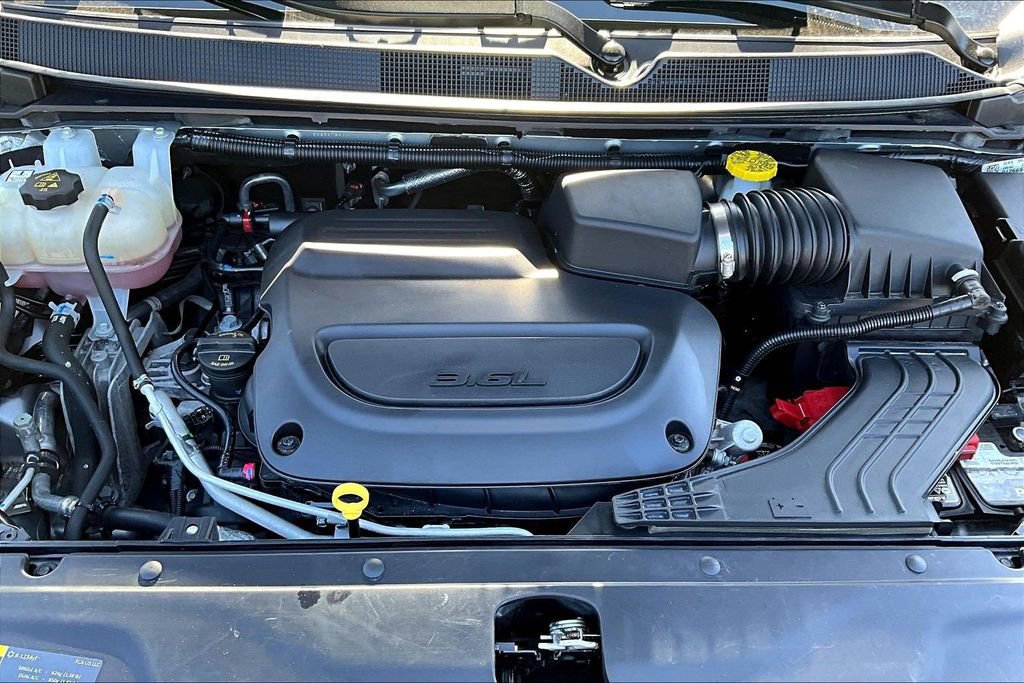 Used 2023 Chrysler Pacifica Touring-L image 31