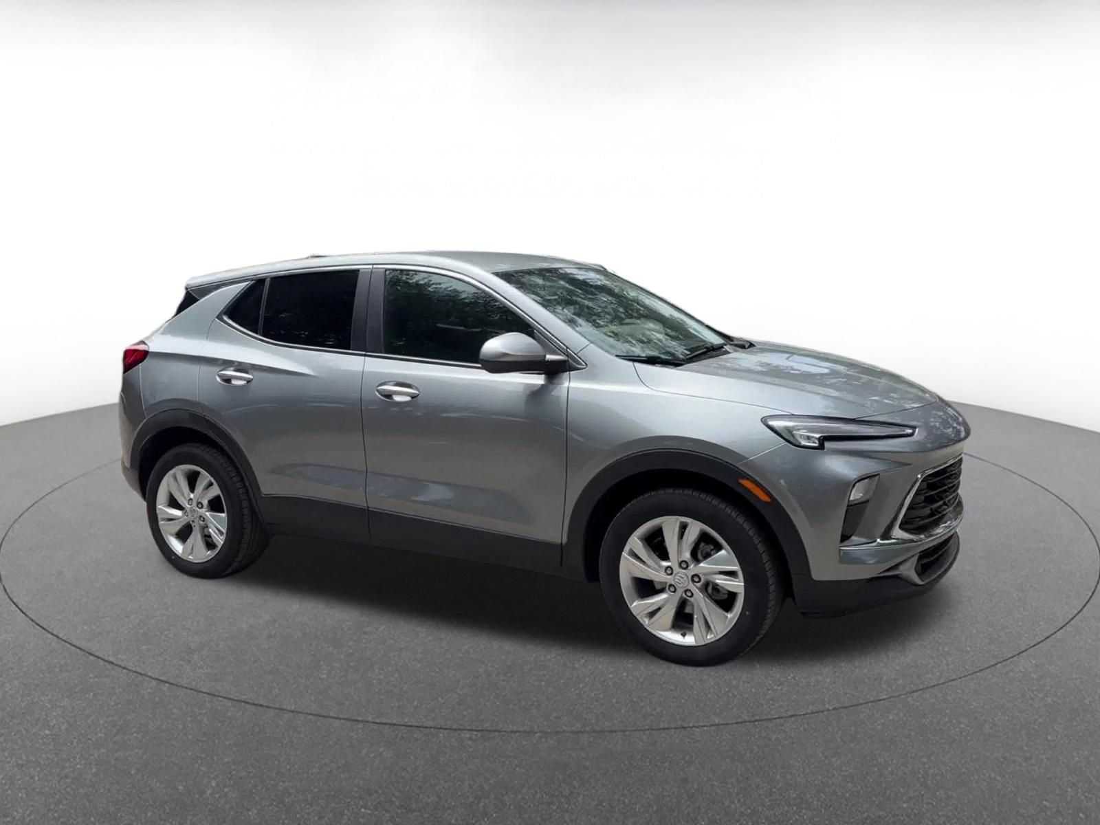 Used 2025 Buick Encore GX Preferred AWD/4WD image 2