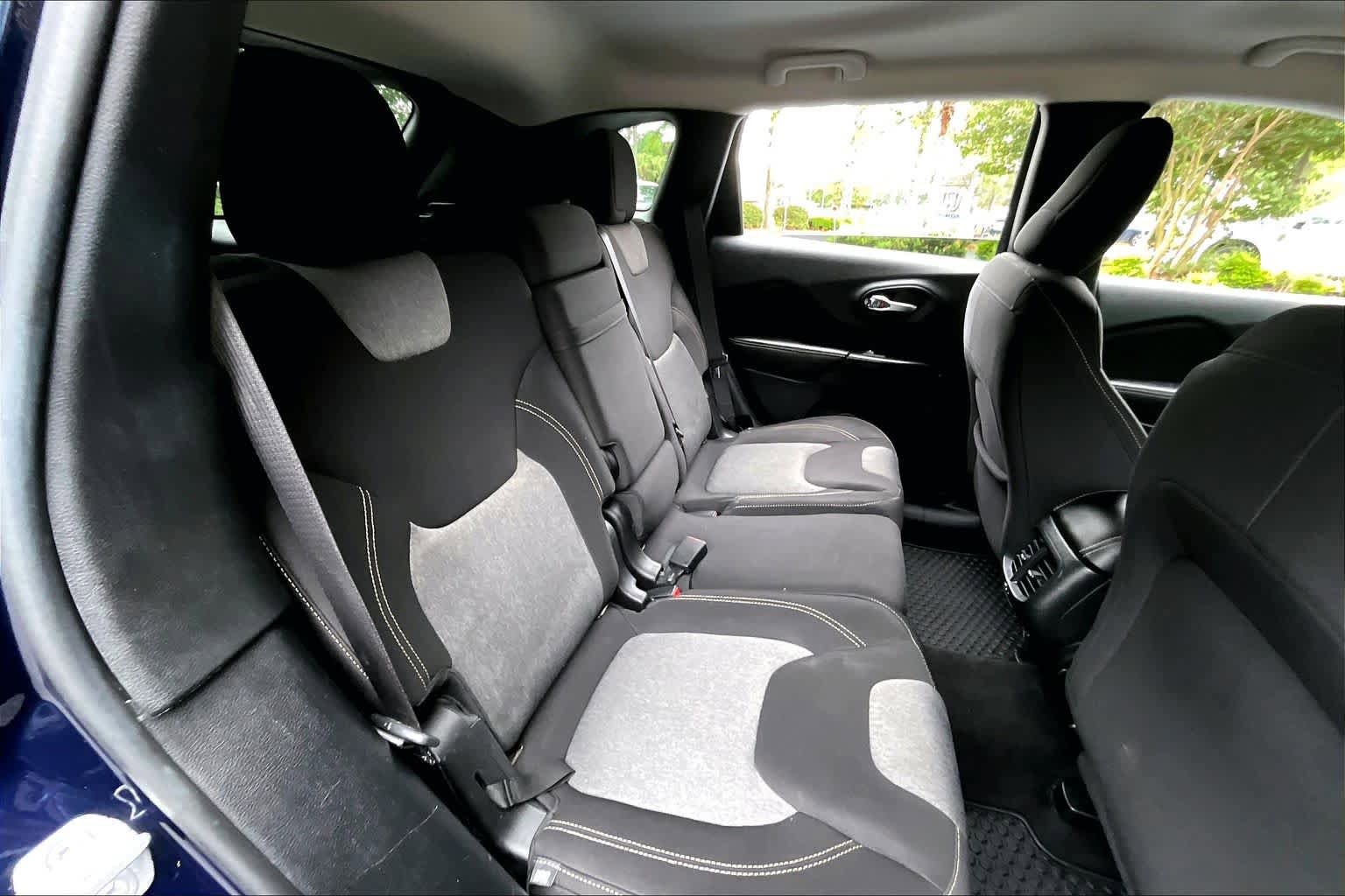 Used 2014 Jeep Cherokee Latitude w/ Cold Weather Group FWD image 21