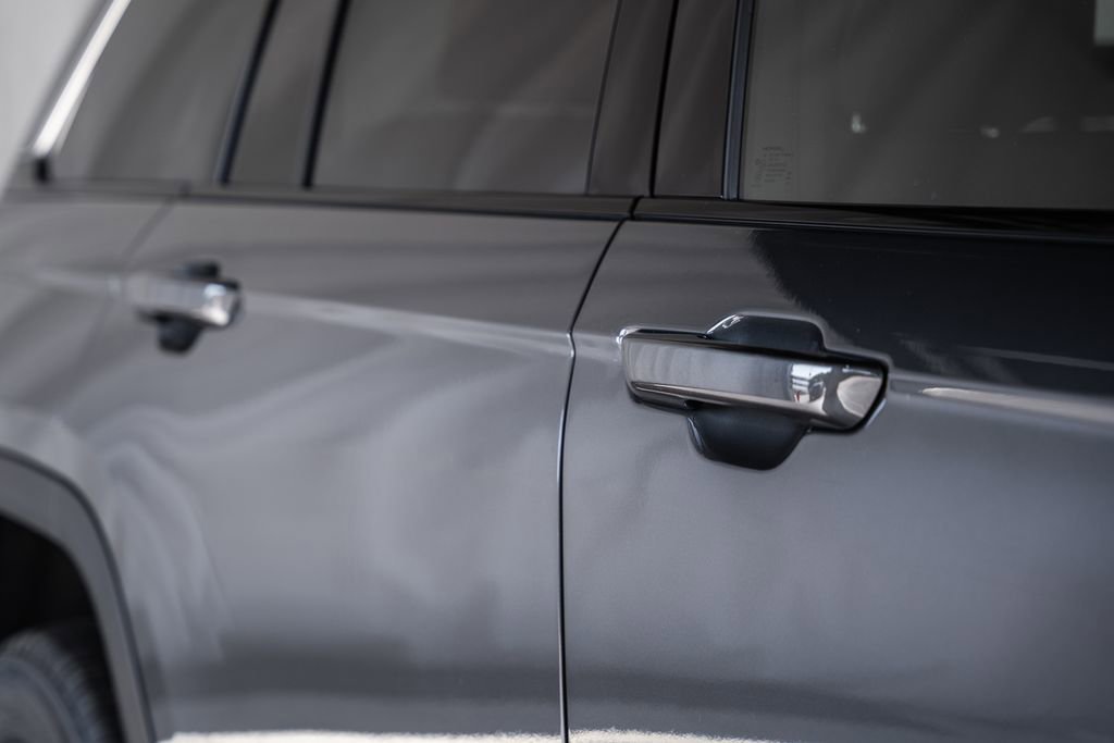 New 2025 Jeep Grand Cherokee Laredo X w/ Luxury Tech Group I image 14