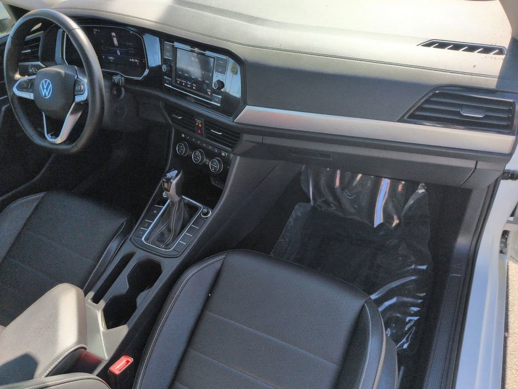 Used 2023 Volkswagen Jetta SE w/ Panoramic Sunroof Package image 22