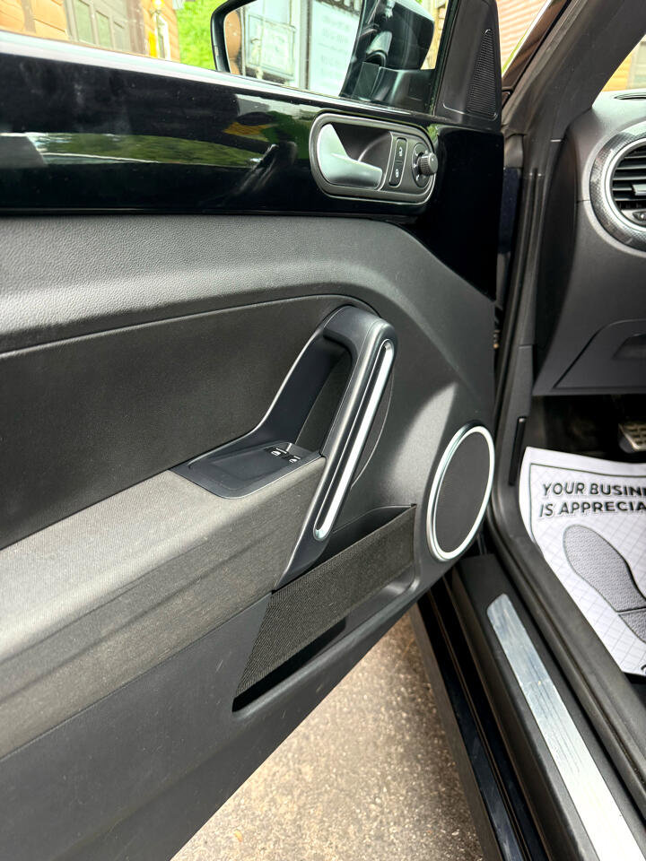 Used 2013 Volkswagen Beetle 2.0T image 5