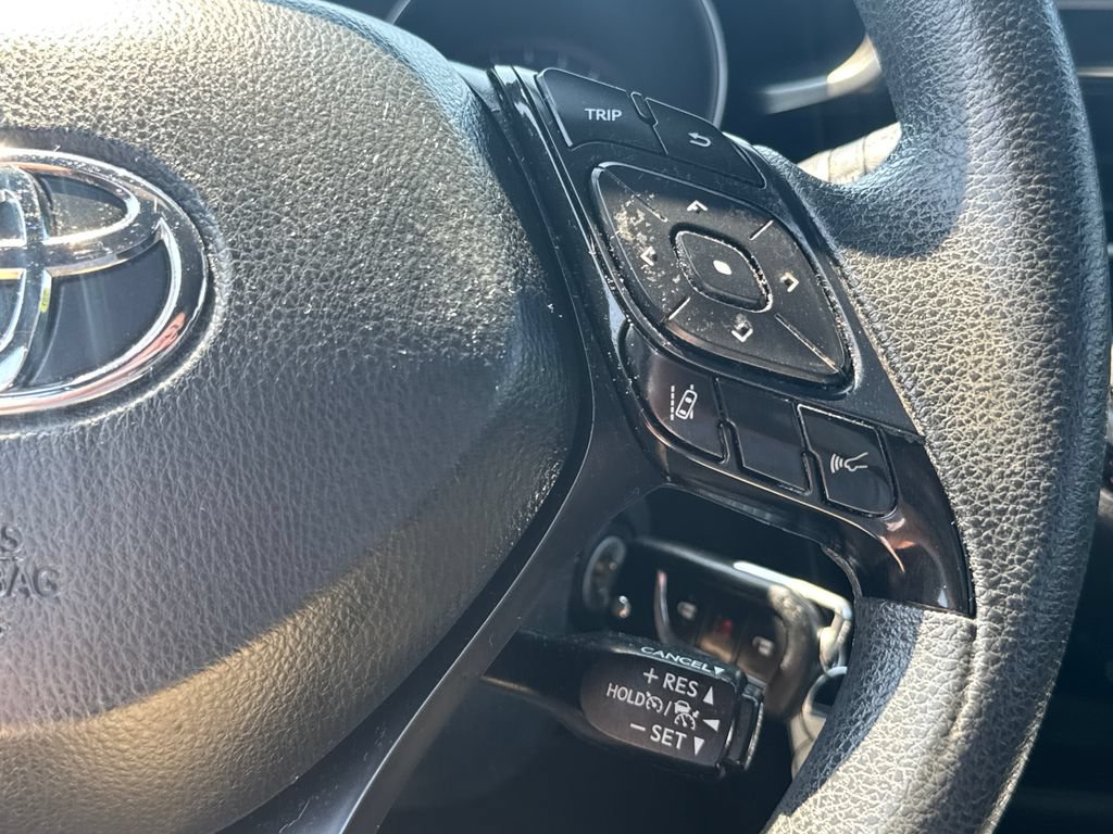 Used 2019 Toyota C-HR LE FWD image 19