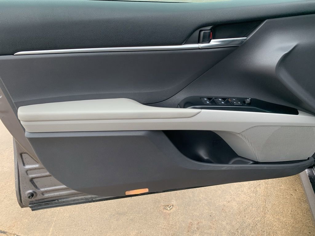 Used 2019 Toyota Camry L image 15