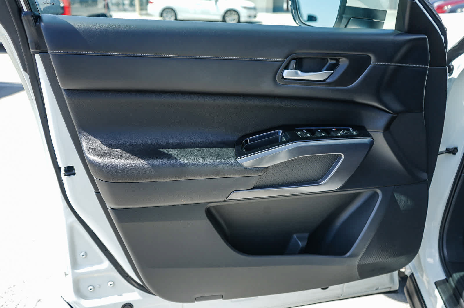 Used 2023 Nissan Pathfinder SL w/ Lighting Package (N92) FWD image 20