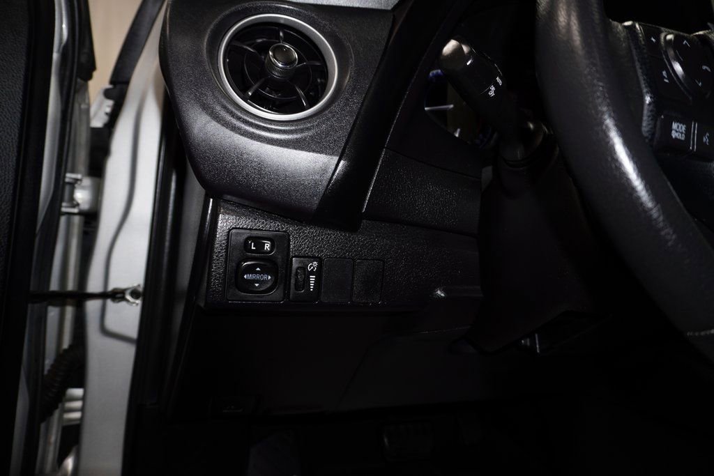 Used 2017 Toyota Corolla SE w/ SE Premium Package image 20