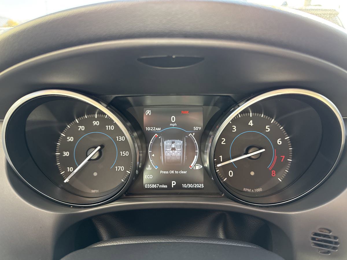 Used 2018 Jaguar F-PACE Premium image 26