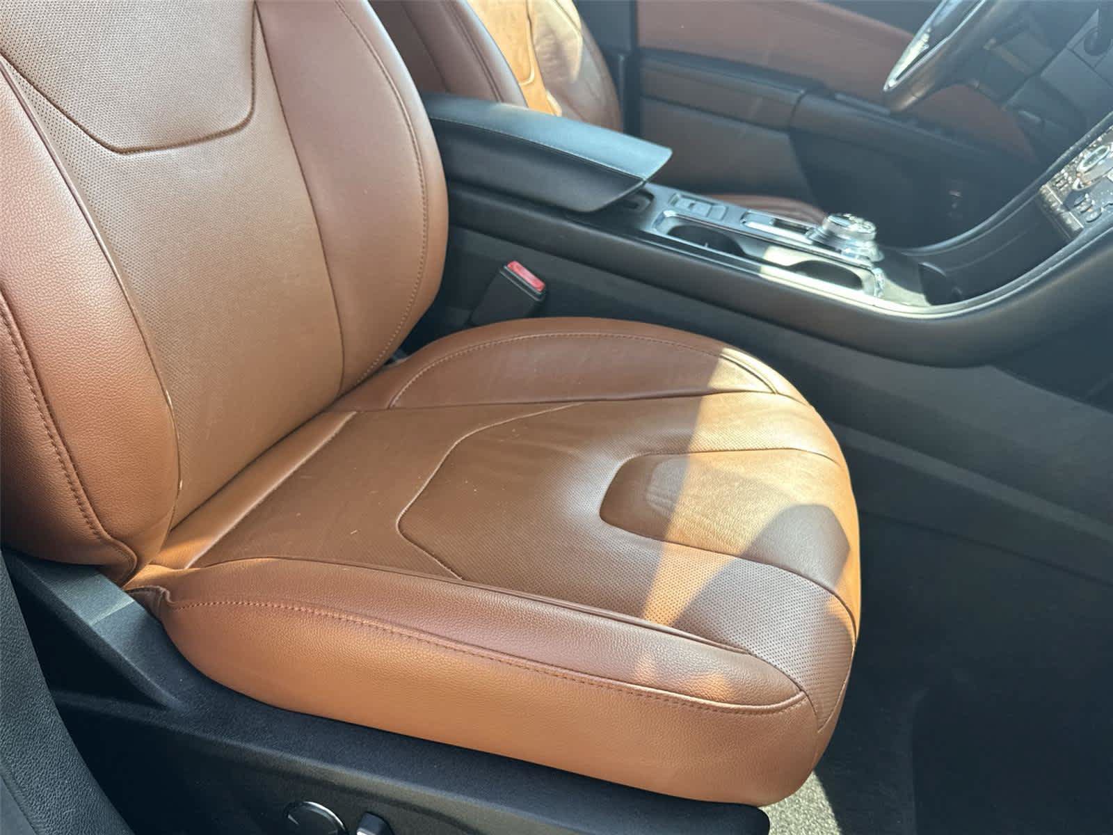Used 2019 Ford Fusion Energi Titanium FWD image 16