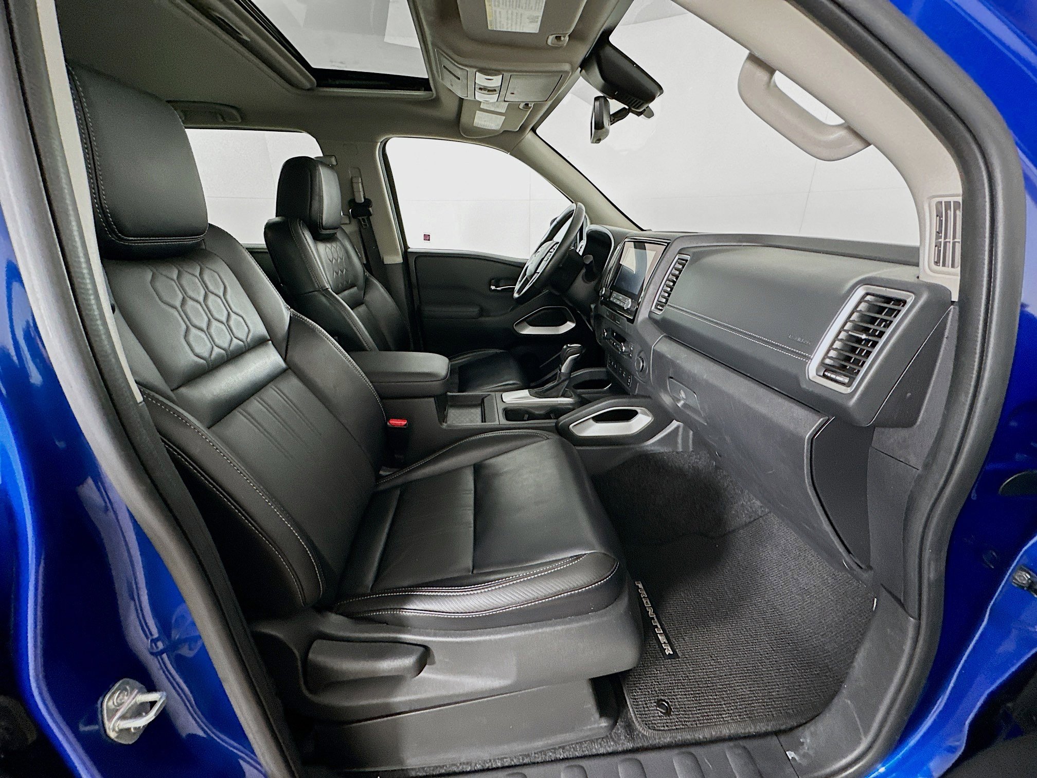 Used 2024 Nissan Frontier SL w/ Technology Package image 30