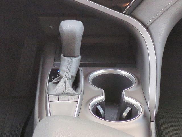 Used 2022 Toyota Camry LE w/ Convenience Package FWD image 20