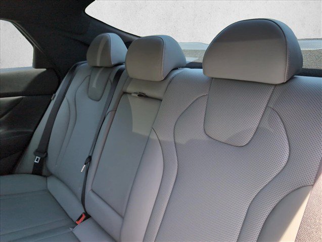Certified 2025 Hyundai Elantra Limited FWD image 22
