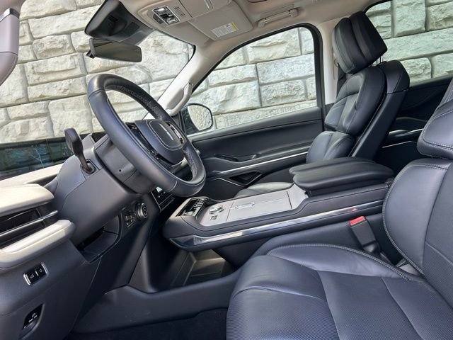 Used 2025 Lincoln Navigator L Reserve image 8
