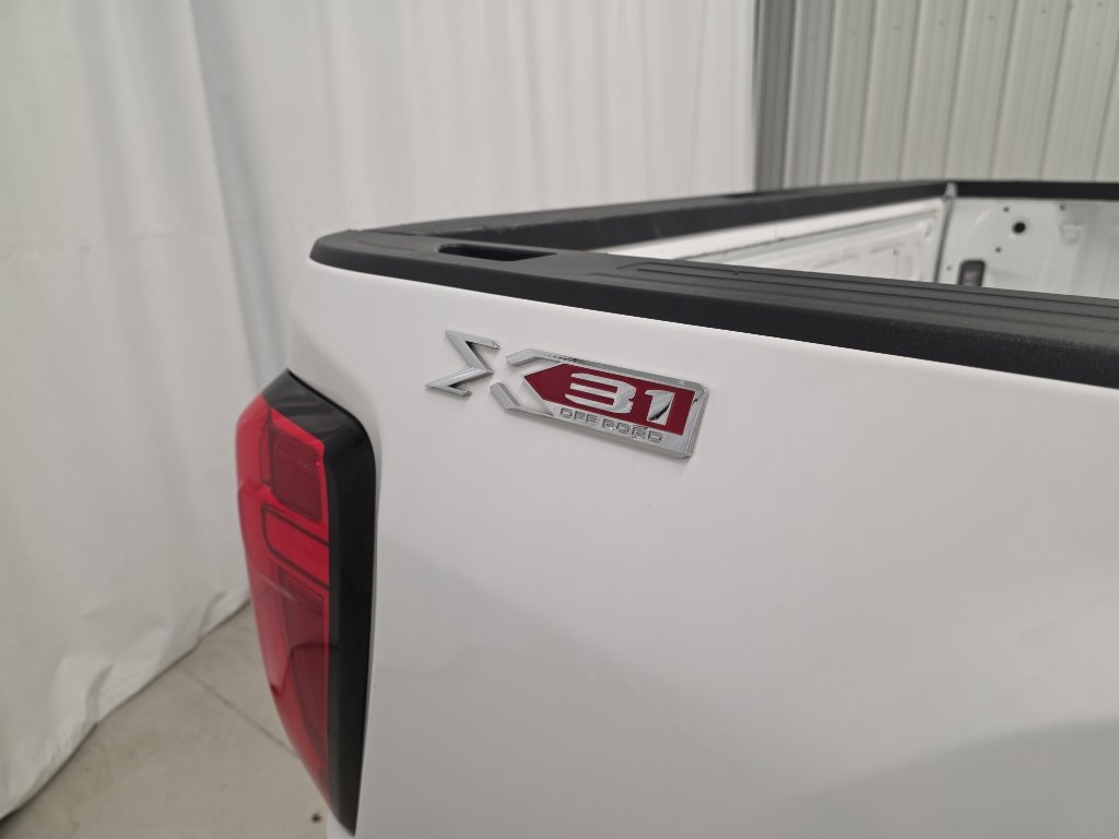 Used 2022 GMC Sierra 2500 Pro w/ Convenience Package AWD/4WD image 12