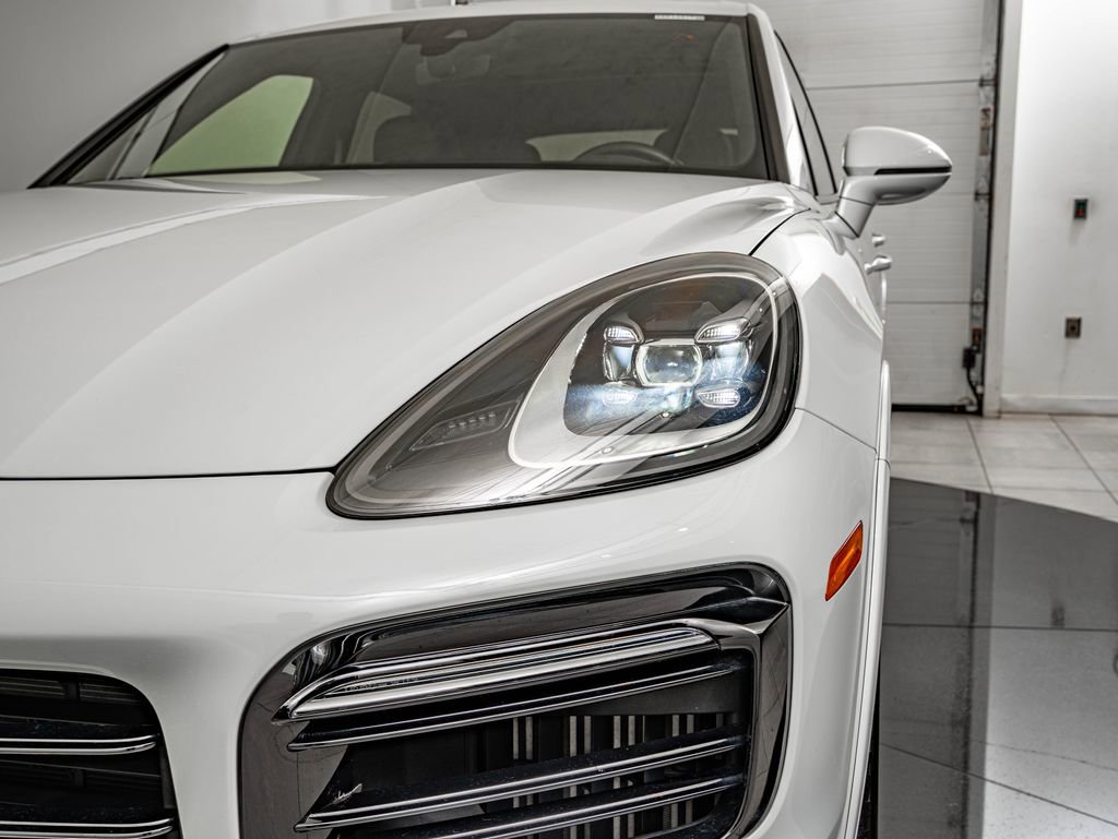 Certified 2023 Porsche Cayenne Platinum Edition image 16