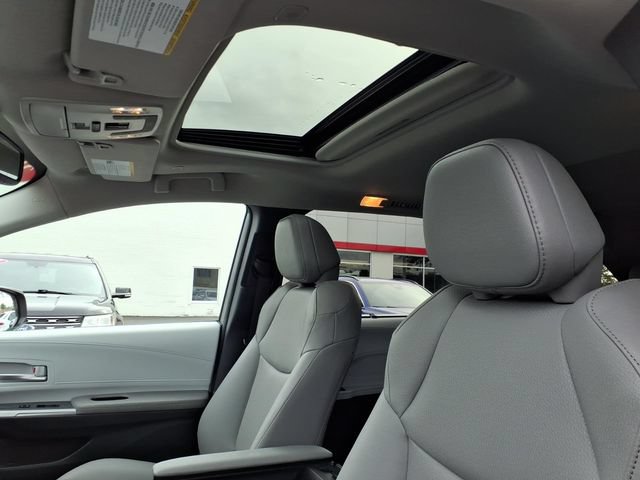 Used 2026 Toyota Sienna XLE FWD image 19