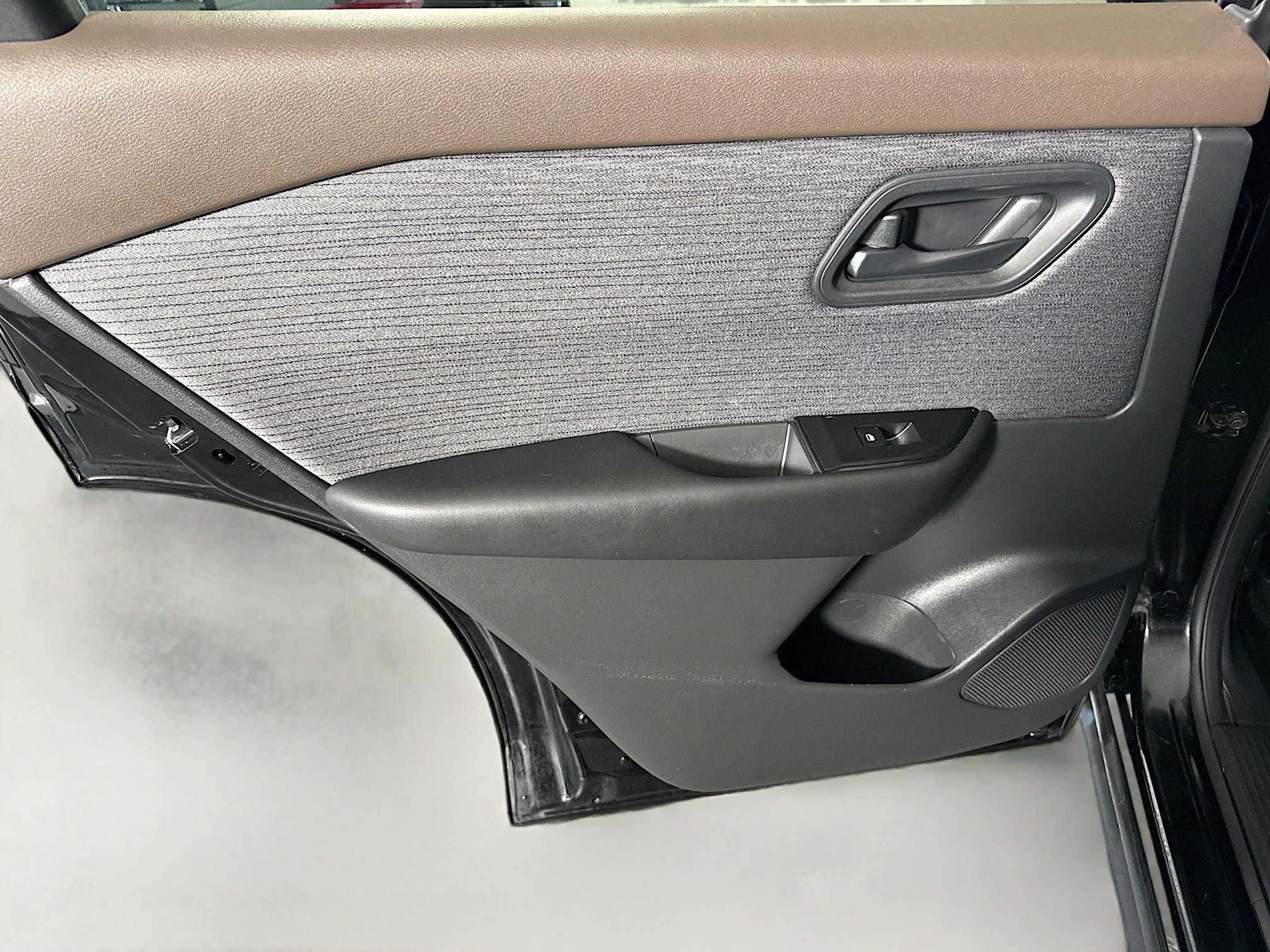 Used 2023 Nissan Rogue S image 26