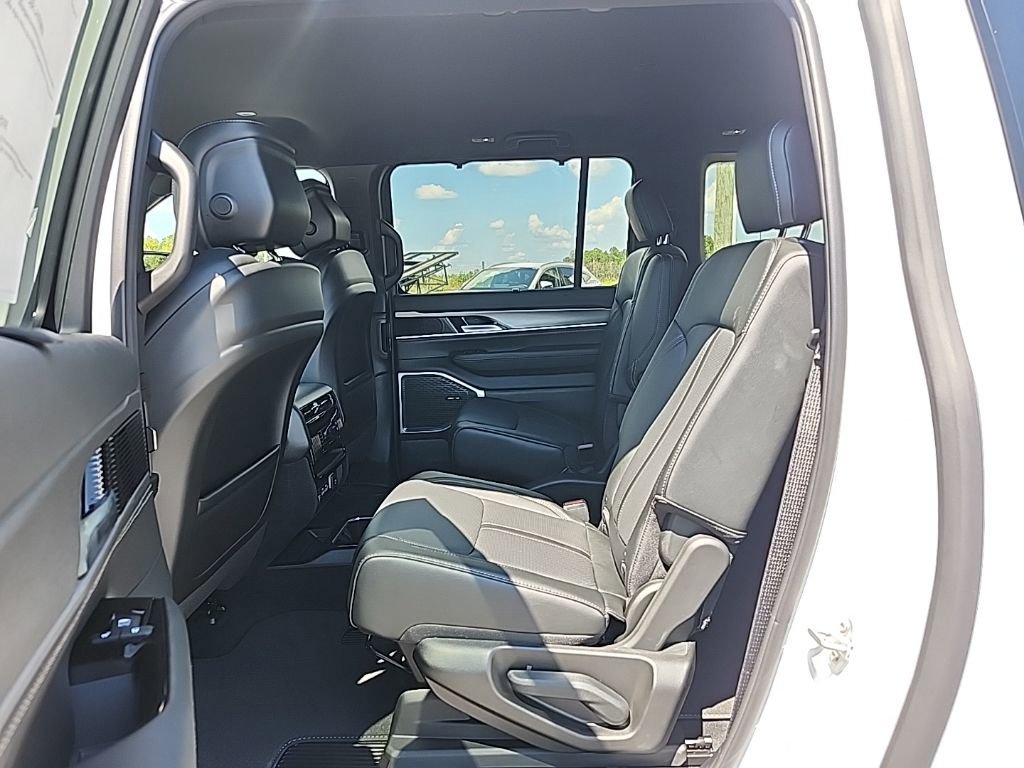 New 2025 Jeep Wagoneer L Series II image 21