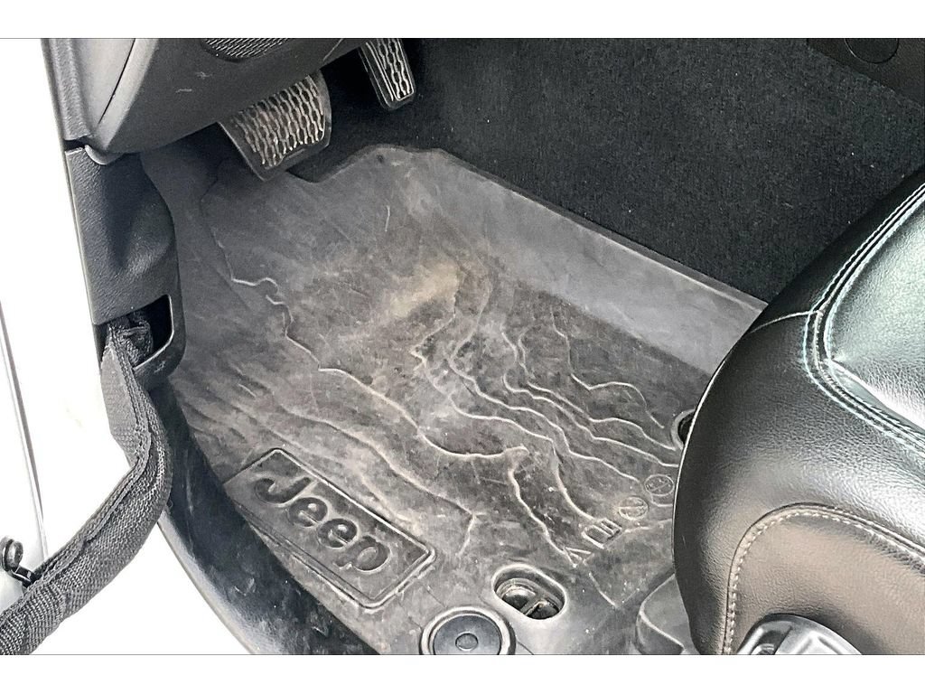 Used 2022 Jeep Wrangler Unlimited Rubicon 4xe w/ Cold Weather Group AWD/4WD image 28