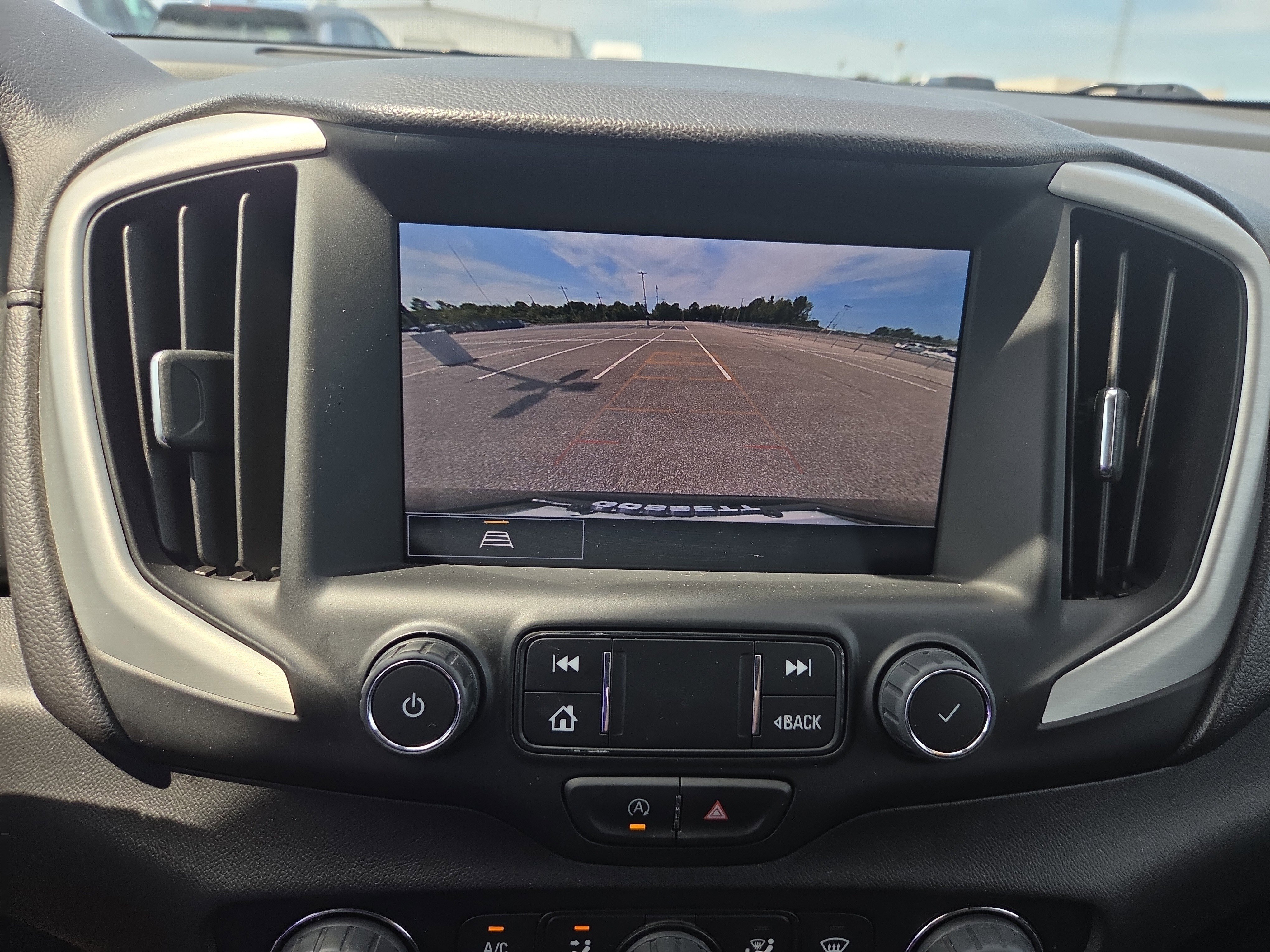 Used 2023 GMC Terrain SLT image 15