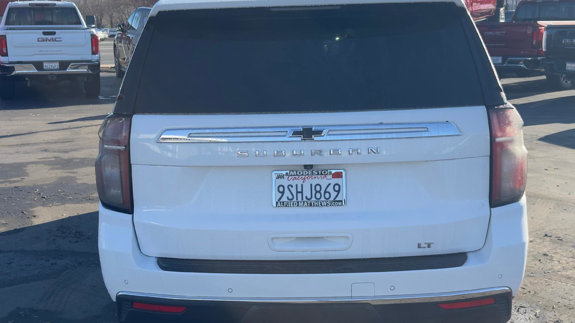 Used 2023 Chevrolet Suburban LT image 4