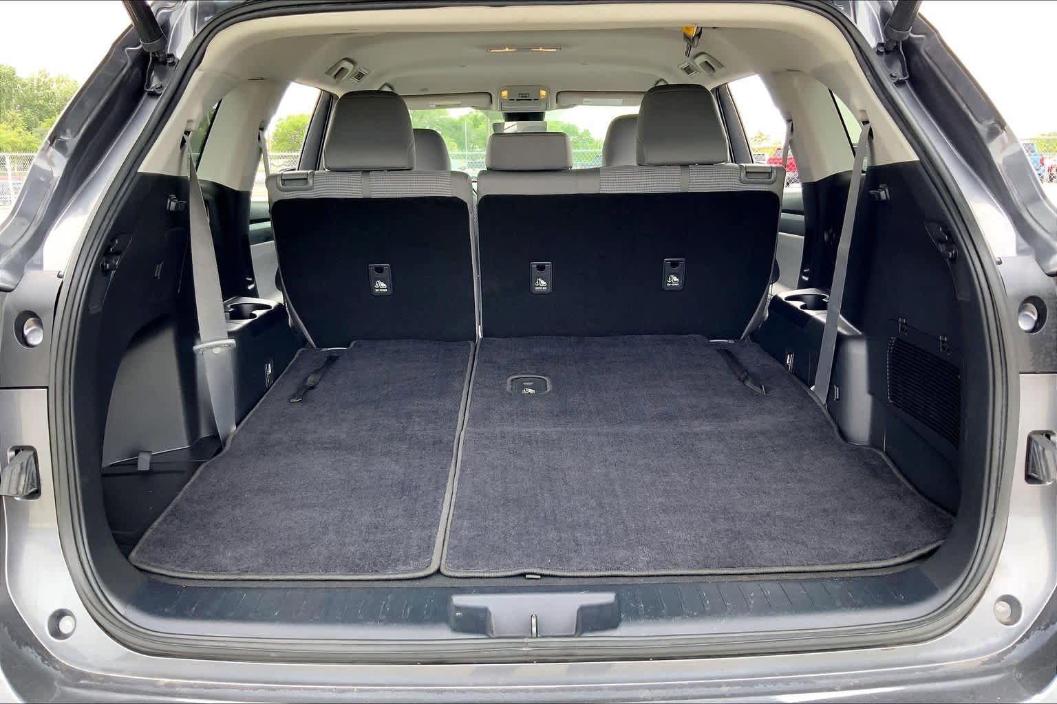 Used 2022 Toyota Highlander LE FWD image 33