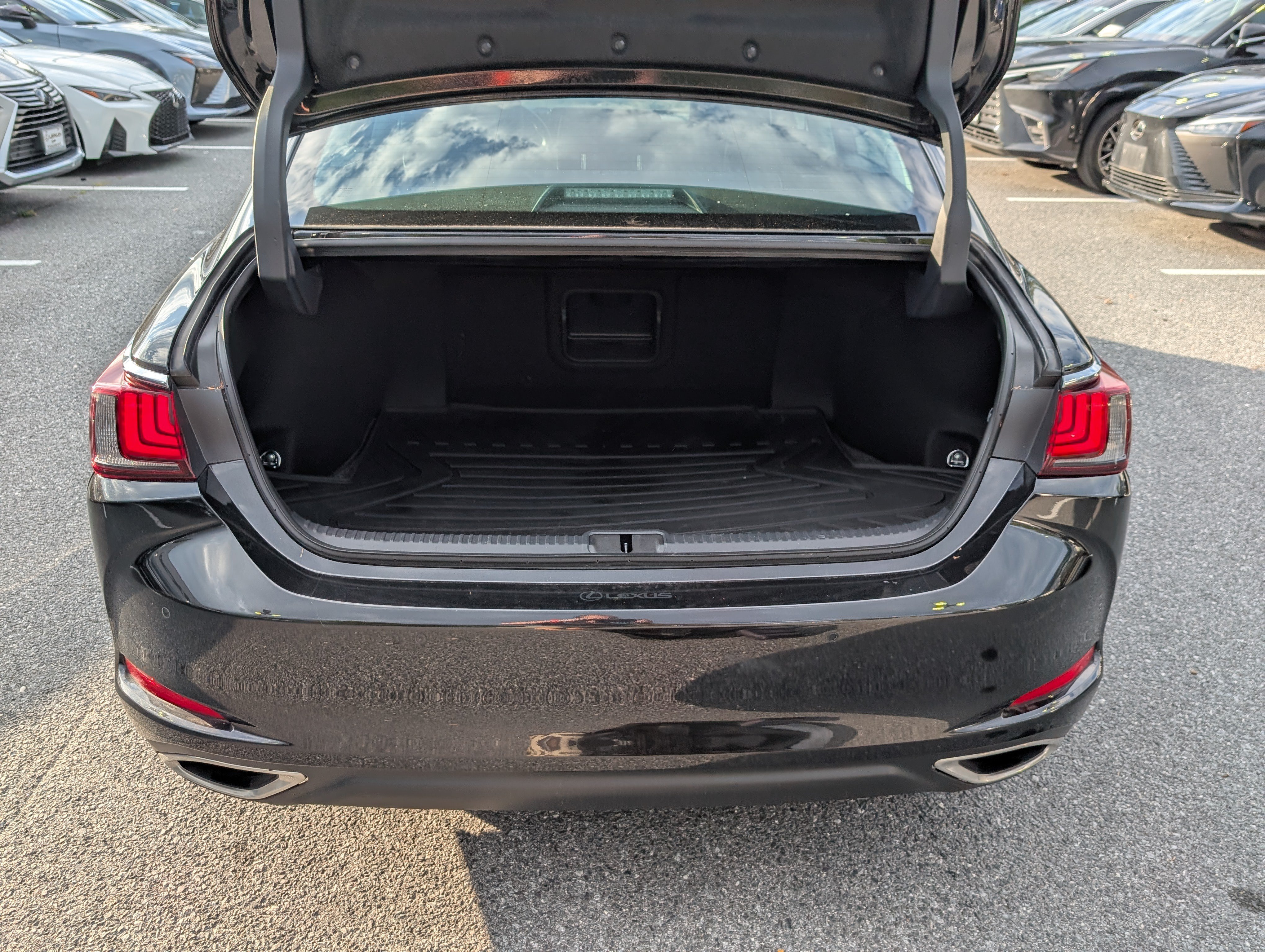 Used 2025 Lexus ES 350 w/ Premium Package FWD image 13