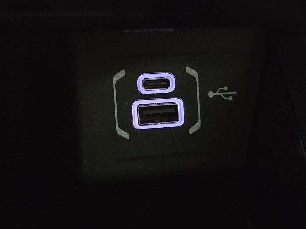 Used 2024 Jeep Compass Limited image 29