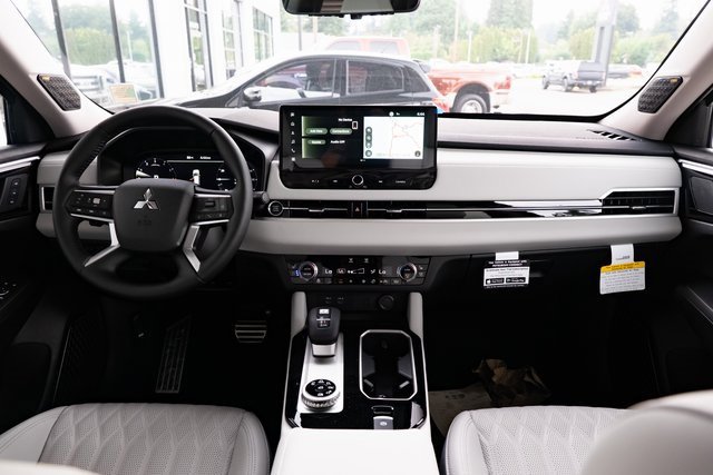 New 2025 Mitsubishi Outlander AWD image 10