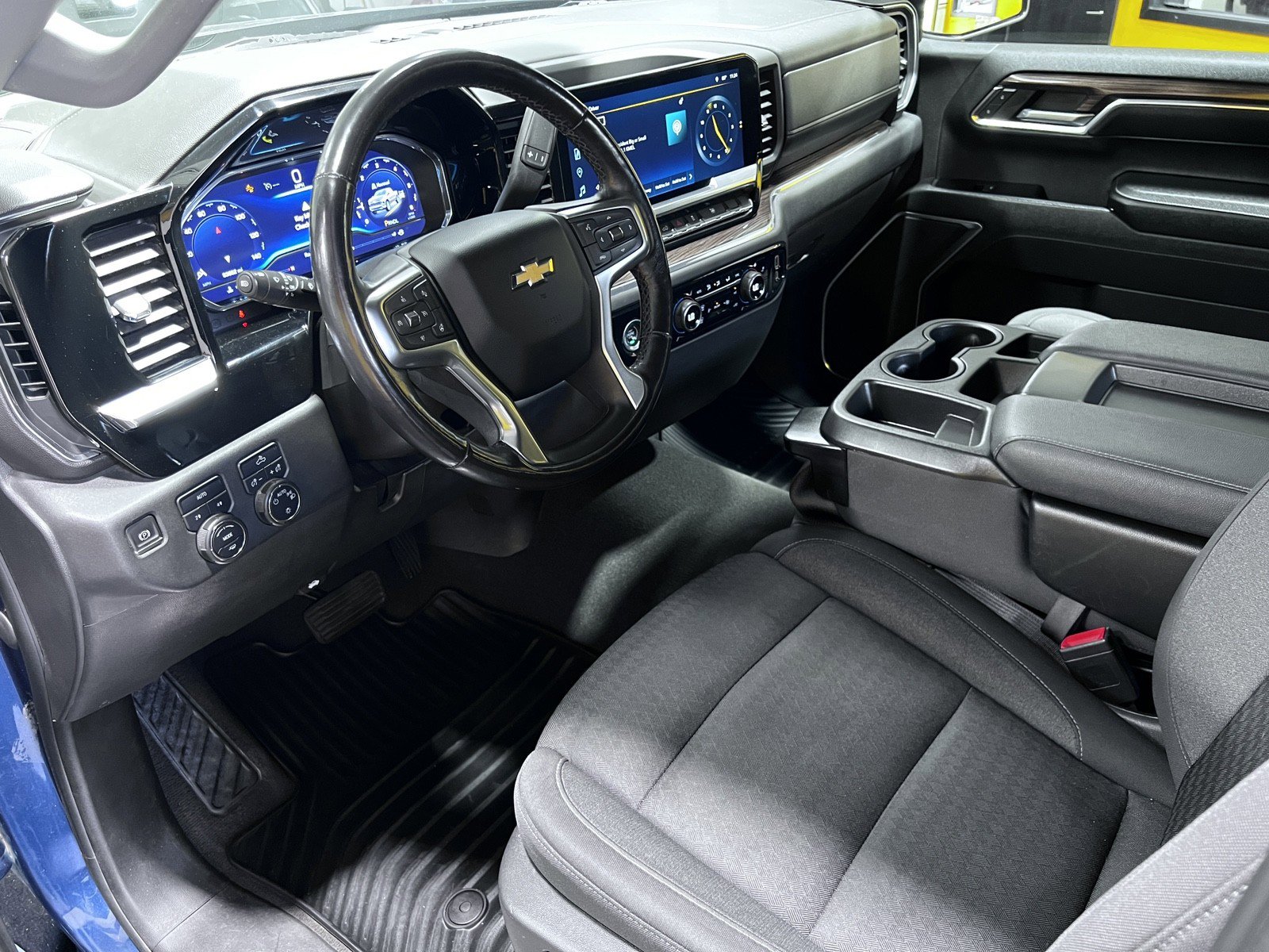 Used 2022 Chevrolet Silverado 1500 LT AWD/4WD image 14
