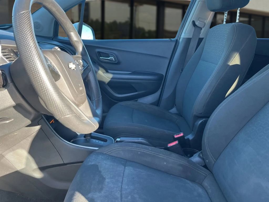 Used 2021 Chevrolet Trax LS w/ Tint and Cruise Package image 29