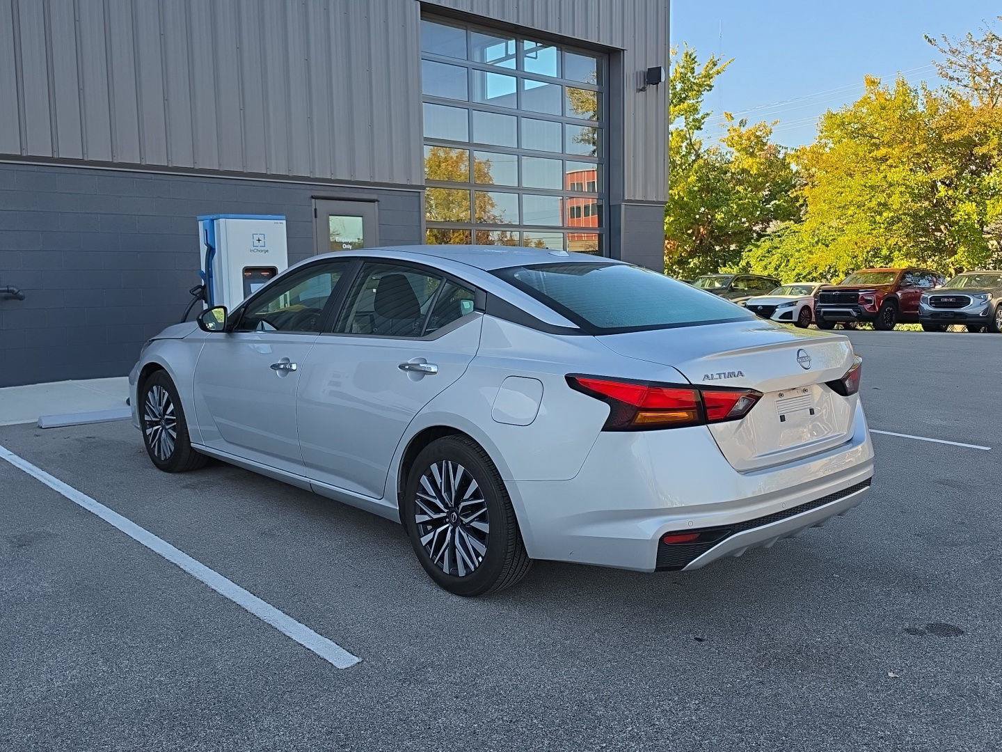 Used 2025 Nissan Altima 2.5 SV FWD image 5