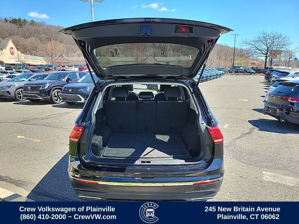 Used 2018 Volkswagen Tiguan SE w/ Panoramic Sunroof Package image 52